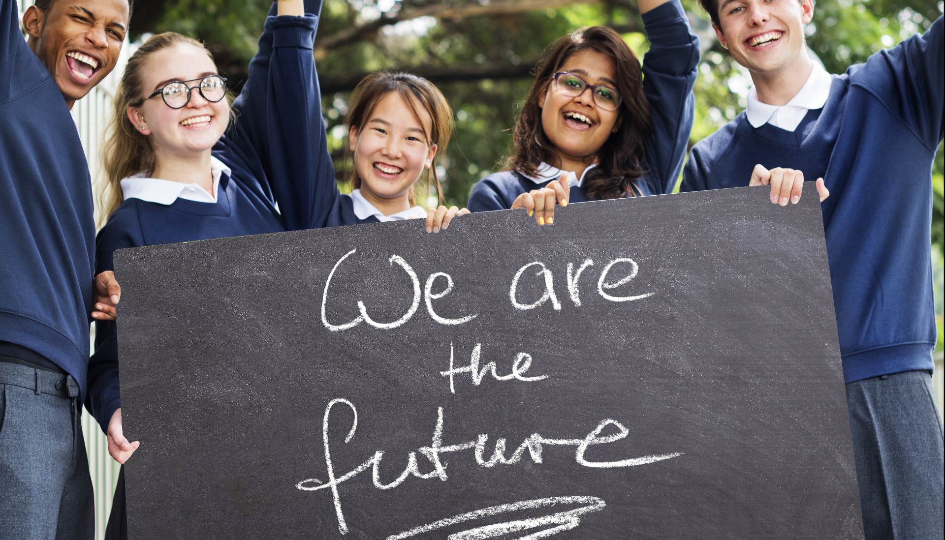 Elever som håller upp en tavla med texten We are the future
